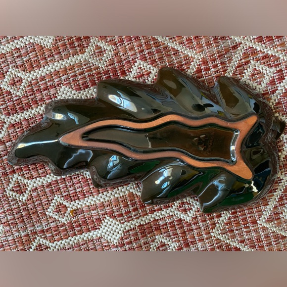 Authentic Blue Mountain pottery tray, MCM decor, in mint condition, 7”x14”. - Picture 2 of 2